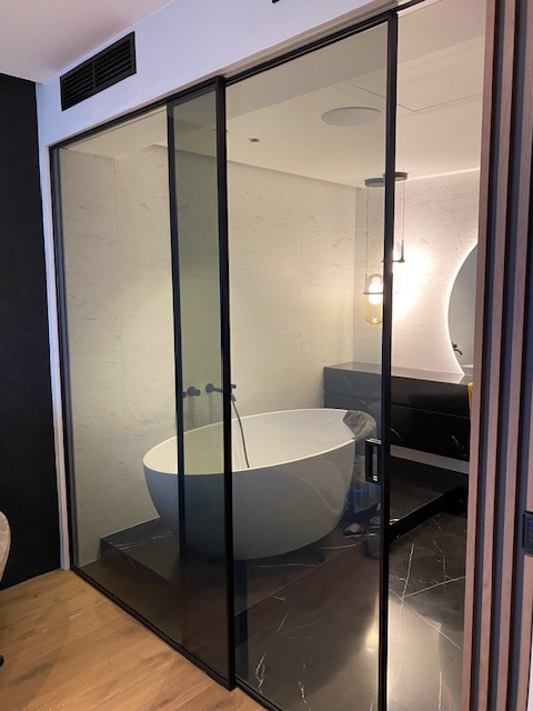 Beispiel Ganzglasdusche