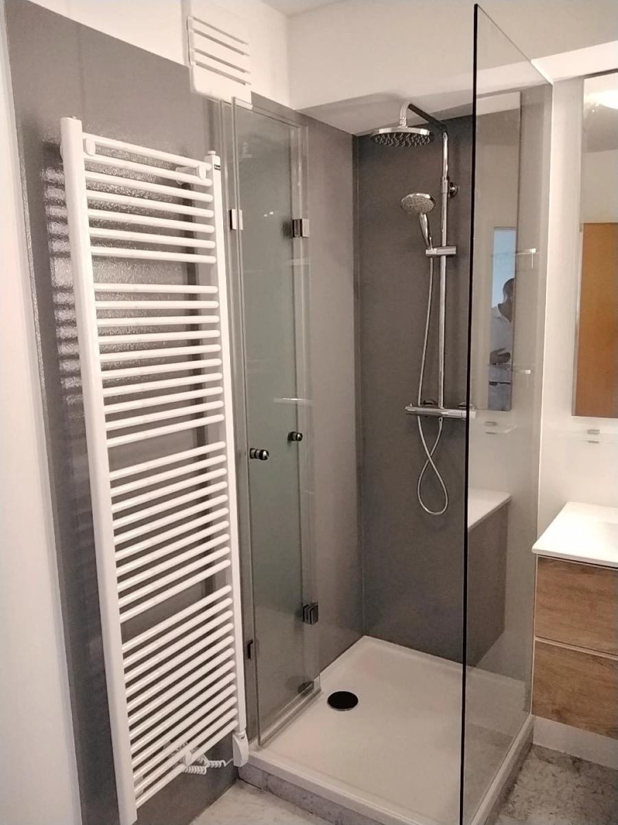 Projekt Khekgasse – Dusche mit Klarglas