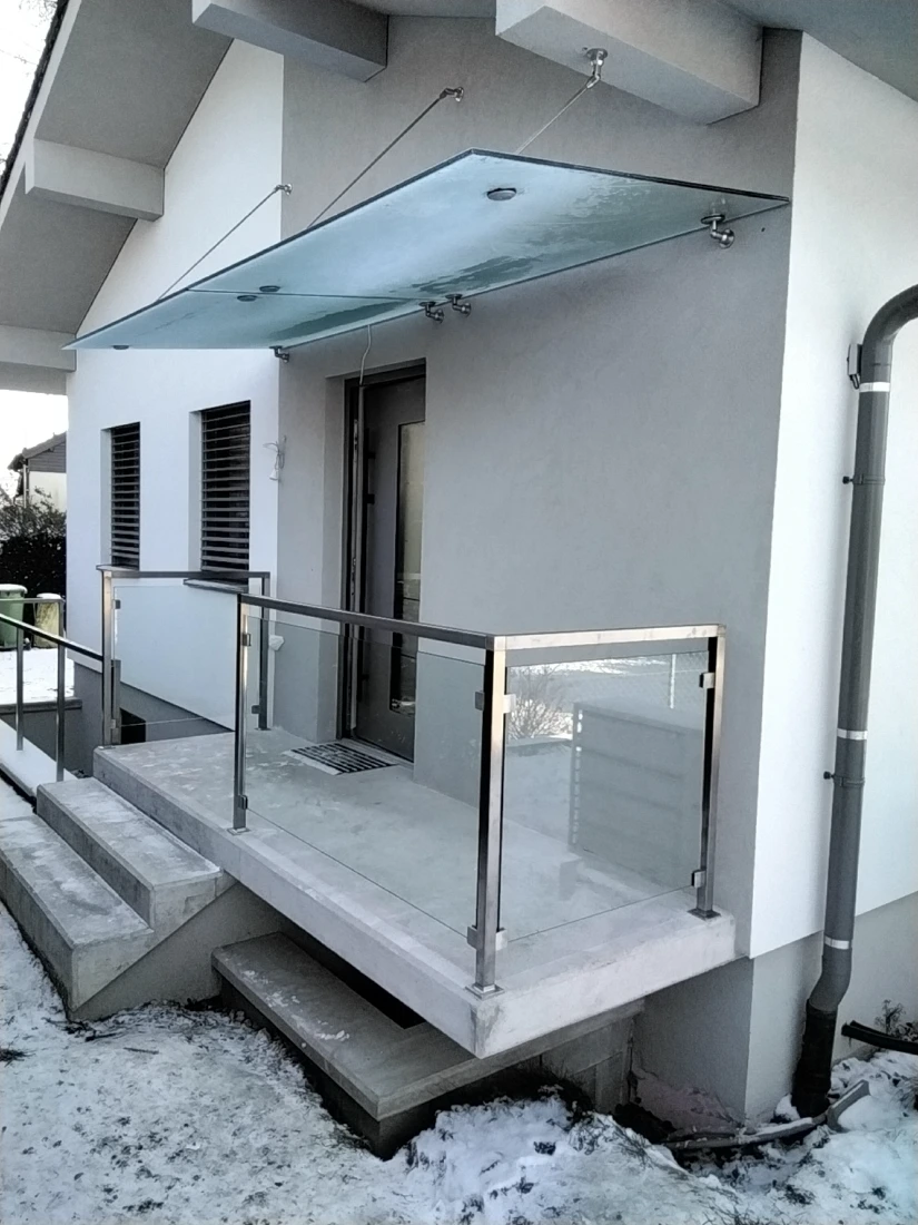 Glasvordach / Glasrailing – Projekt Langenzersdorf